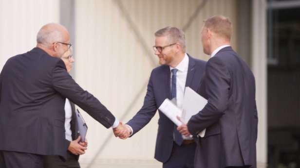 Handshake with avitea Industrieservice
