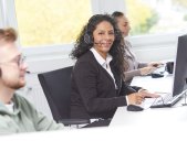 Kaufmännische Mitarbeitende bei avitea im Call-Center