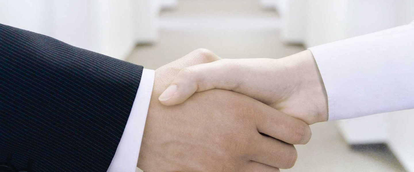 Handshake Good cooperation with avitea