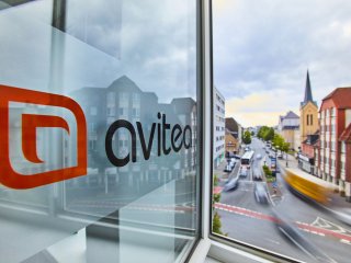 avitea logo in the window at Recklinghausen location with view of street